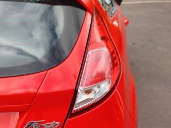 FORD FIESTA 1.6 Zetec Hatchback 3dr Petrol Powershift Euro 5 (105 ps)