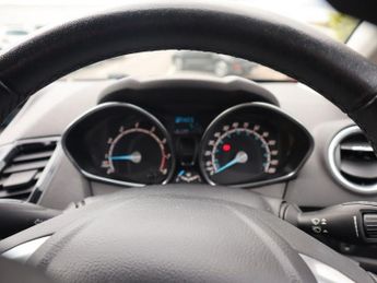 FORD FIESTA 1.6 Zetec Hatchback 3dr Petrol Powershift Euro 5 (105 ps)