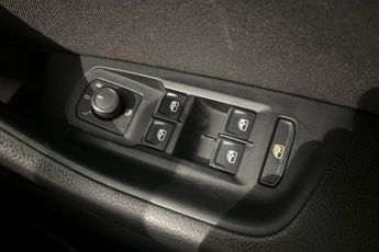 VOLKSWAGEN PASSAT 1.5 TSI EVO S Saloon 4dr Petrol DSG Euro 6 (s/s) (150 ps) Androi