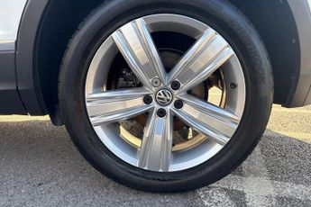 VOLKSWAGEN TIGUAN 2.0 TDI SEL SUV 5dr Diesel DSG 4Motion Euro 6 (s/s) (190 ps) Fro