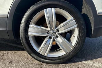 VOLKSWAGEN TIGUAN 2.0 TDI SEL SUV 5dr Diesel DSG 4Motion Euro 6 (s/s) (190 ps) Fro