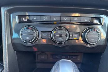 VOLKSWAGEN TIGUAN 2.0 TDI SEL SUV 5dr Diesel DSG 4Motion Euro 6 (s/s) (190 ps) Fro