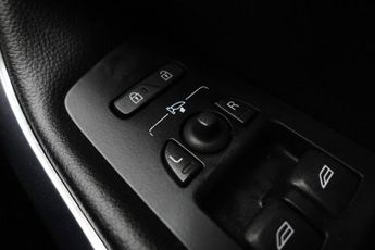 VOLVO V40 1.5 T3 GPF Inscription Hatchback 5dr Petrol Auto Euro 6 (s/s) (1