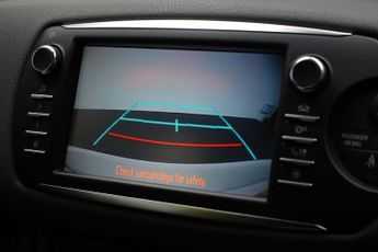 TOYOTA YARIS 1.5 VVT-h Icon Tech Hatchback 5dr Petrol Hybrid E-CVT Euro 6 (s/