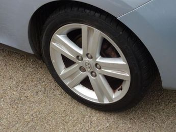 TOYOTA AURIS 2.2 D-4D SR 180 Hatchback 3dr Diesel Manual (164 g/km, 177 bhp)