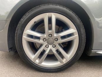 AUDI A4 AVANT 2.0 TDI S line Multitronic Euro 5 (s/s) 5dr