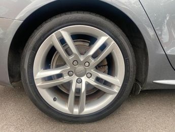 AUDI A4 AVANT 2.0 TDI S line Multitronic Euro 5 (s/s) 5dr