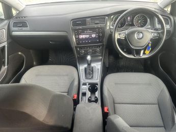 VOLKSWAGEN E-GOLF 35.8kWh e-Golf Hatchback 5dr Electric Auto (136 ps)