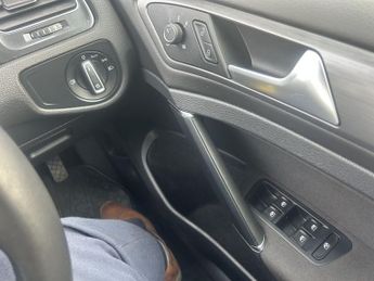 VOLKSWAGEN E-GOLF 35.8kWh e-Golf Hatchback 5dr Electric Auto (136 ps)