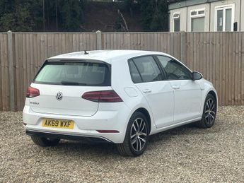 VOLKSWAGEN E-GOLF 35.8kWh e-Golf Hatchback 5dr Electric Auto (136 ps)