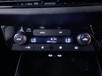 SKODA FABIA 1.0 TSI Design Edition Hatchback 5dr Petrol DSG Euro 6 (s/s) (11