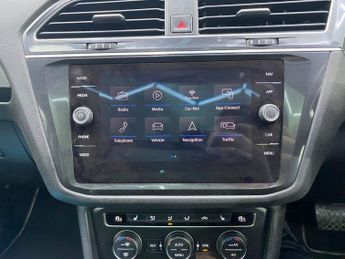 VOLKSWAGEN TIGUAN ALLSPACE 2.0 TDI SEL SUV 5dr Diesel DSG 4Motion Euro 6 (s/s) (150 ps)