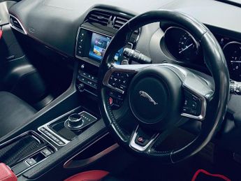 JAGUAR F-PACE 3.0 D300 V6 S SUV 5dr Diesel Auto AWD Euro 6 (s/s) (300 ps)