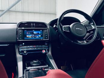 JAGUAR F-PACE 3.0 D300 V6 S SUV 5dr Diesel Auto AWD Euro 6 (s/s) (300 ps)
