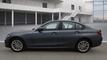 BMW 3 SERIES 2.0 330e 12kWh SE Pro Saloon 4dr Petrol Plug-in Hybrid Auto Euro