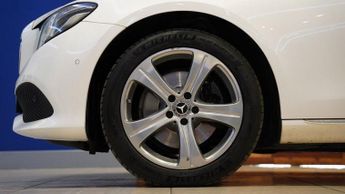 MERCEDES-BENZ E-CLASS 2.0 E220d SE (Premium Plus) Saloon 4dr Diesel G-Tronic+ 4MATIC E