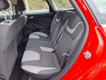 FORD FOCUS 1.6 Zetec Estate 5dr Petrol Powershift Euro 5 (125 ps)