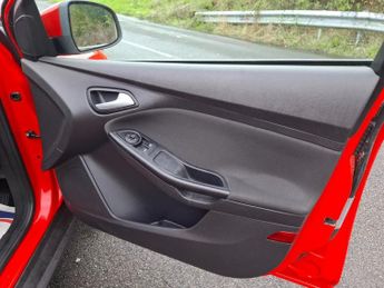 FORD FOCUS 1.6 Zetec Estate 5dr Petrol Powershift Euro 5 (125 ps)