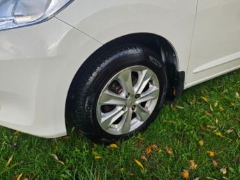 HONDA JAZZ 1.3h IMA HS Hatchback 5dr Petrol Hybrid CVT Euro 5 (102 ps)