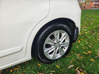 HONDA JAZZ 1.3h IMA HS Hatchback 5dr Petrol Hybrid CVT Euro 5 (102 ps)