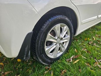 HONDA JAZZ 1.3h IMA HS Hatchback 5dr Petrol Hybrid CVT Euro 5 (102 ps)