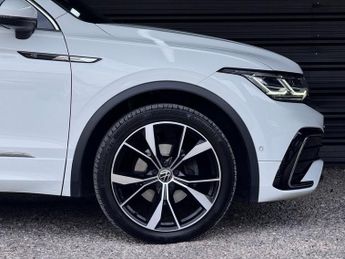 VOLKSWAGEN TIGUAN 2.0 TDi R-Line [Nav] 2WD 5dr