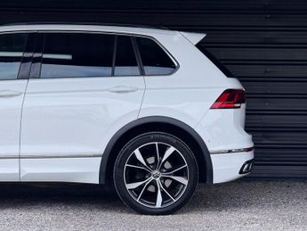 VOLKSWAGEN TIGUAN 2.0 TDi R-Line [Nav] 2WD 5dr