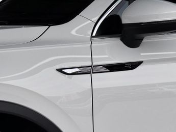 VOLKSWAGEN TIGUAN 2.0 TDi R-Line [Nav] 2WD 5dr