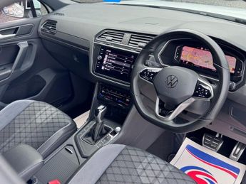 VOLKSWAGEN TIGUAN 2.0 TDi R-Line [Nav] 2WD 5dr
