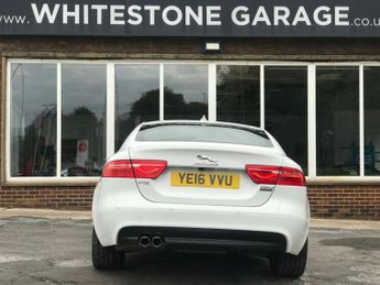 JAGUAR XE 2.0d R-Sport Saloon 4dr Diesel Auto AWD Euro 6 (s/s) (180 ps)