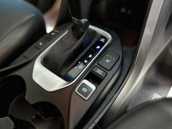 HYUNDAI SANTA FE 2.2 CRDi Blue Drive Premium SUV 5dr Diesel Auto 4WD Euro 6 (s/s)