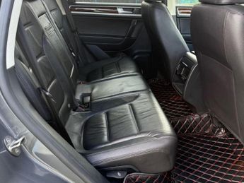 VOLKSWAGEN TOUAREG 3.0 TDI V6 BlueMotion Tech SE SUV 5dr Diesel Tiptronic 4WD Euro