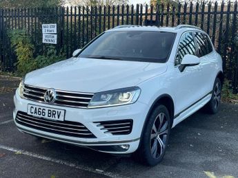 VOLKSWAGEN TOUAREG 3.0 TDI V6 BlueMotion Tech R-Line SUV 5dr Diesel Tiptronic 4WD E