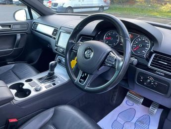 VOLKSWAGEN TOUAREG 3.0 TDI V6 BlueMotion Tech R-Line SUV 5dr Diesel Tiptronic 4WD E