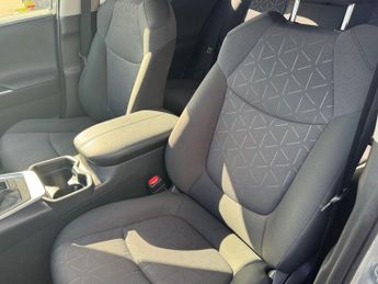 TOYOTA RAV4 2.5 VVT-h Design SUV 5dr Petrol Hybrid CVT Euro 6 (s/s) 