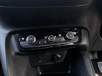 VAUXHALL Corsa Electric 50kWh Elite Premium Hatchback 5dr Electric Auto (136 ps)