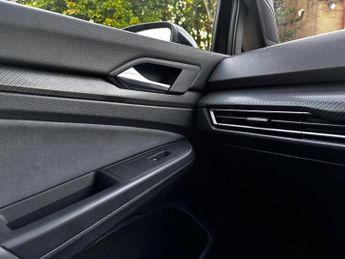 VOLKSWAGEN GOLF 1.5 eTSI MHEV R-Line Hatchback 5dr Petrol Hybrid DSG Euro 6 (s/s