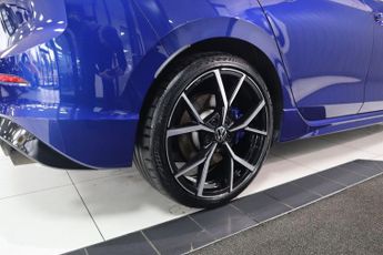 VOLKSWAGEN GOLF 2.0 TSI R Hatchback 5dr Petrol DSG 4Motion Euro 6 (s/s) (320 ps)