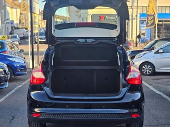 FORD FOCUS AUTOMATIC 1.6 Zetec Hatchback 5dr Petrol Powershift Euro 5 (125 