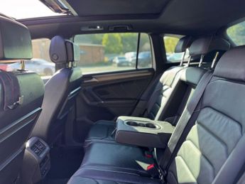 VOLKSWAGEN TIGUAN 2.0 TDI R-Line SUV 5dr Diesel DSG Euro 6 (s/s) (150 ps)