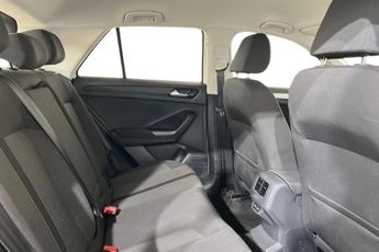 VOLKSWAGEN T-ROC 1.5 TSI Life SUV 5dr Petrol DSG Euro 6 (s/s) (150 ps) Front  / R