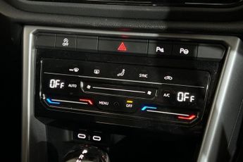 VOLKSWAGEN T-ROC 1.5 TSI Life SUV 5dr Petrol DSG Euro 6 (s/s) (150 ps) Front  / R