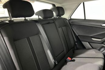 VOLKSWAGEN T-ROC 1.5 TSI Life SUV 5dr Petrol DSG Euro 6 (s/s) (150 ps) Front  / R