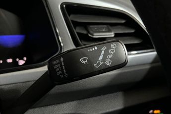 VOLKSWAGEN T-ROC 1.5 TSI Life SUV 5dr Petrol DSG Euro 6 (s/s) (150 ps) Front  / R