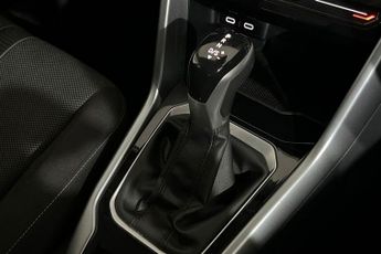 VOLKSWAGEN T-ROC 1.5 TSI Life SUV 5dr Petrol DSG Euro 6 (s/s) (150 ps) Front  / R