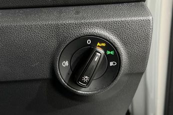 VOLKSWAGEN T-ROC 1.5 TSI Life SUV 5dr Petrol DSG Euro 6 (s/s) (150 ps) Front  / R