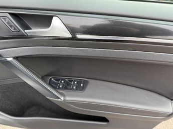 VOLKSWAGEN GOLF 2.0 TSI R Hatchback 5dr Petrol DSG 4Motion Euro 6 (s/s) (300 ps)