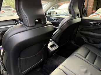 VOLVO V60 CROSS COUNTRY 2.0 D4 Estate 5dr Diesel Auto AWD Euro 6 (s/s) (190 ps)