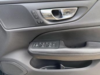 VOLVO V60 CROSS COUNTRY 2.0 D4 Estate 5dr Diesel Auto AWD Euro 6 (s/s) (190 ps)