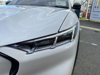 FORD MUSTANG MACH-E Standard Range 70kWh SUV 5dr Electric Automatic AWD (269 ps)
